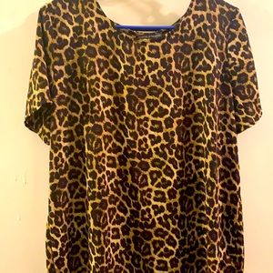 Chelsea & Theodore size L short sleeve blouse